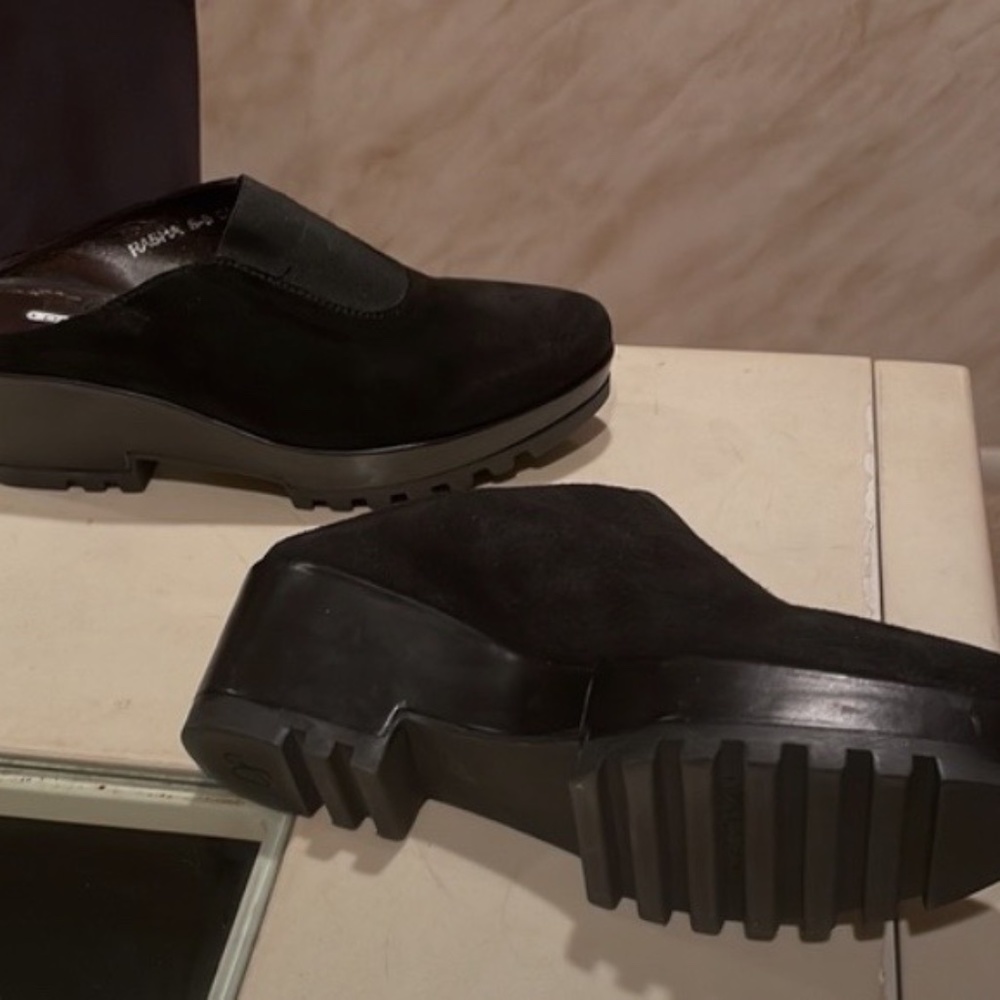 Donald Pliner Mules